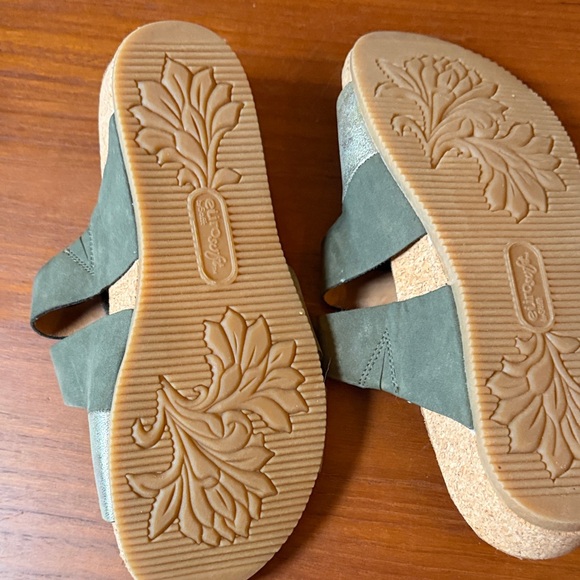 Euro Sofft Olive Green & Metallic Bronze Slide Sandals 9 - Picture 5 of 8